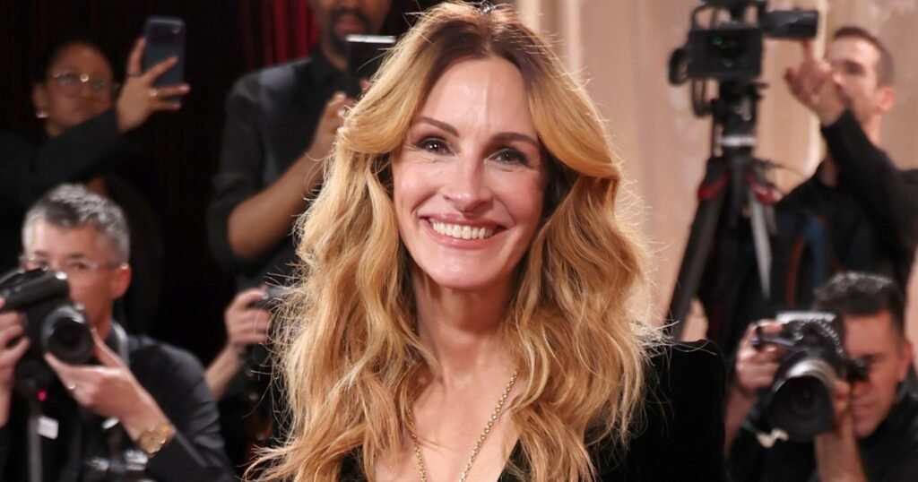 Julia Roberts’ Striped Pants Style Are Still a Casual Must-Have Julia Roberts’ Striped Pants Style Are Still a Casual Must-Have
