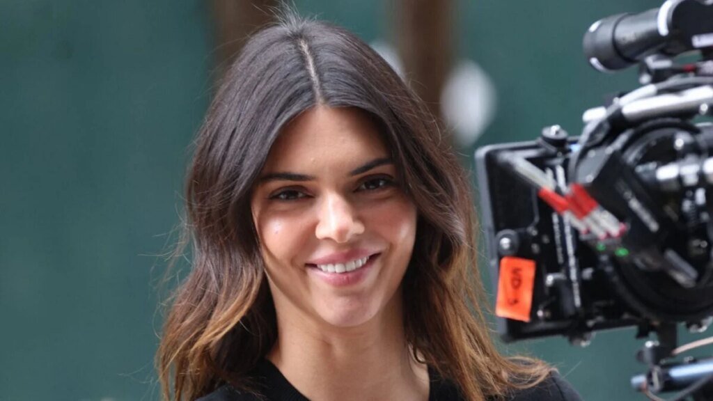Kendall Jenner And Jacob Elordi Cozy Up During Concert Date Kendall Jenner And Jacob Elordi Cozy Up During Concert Date