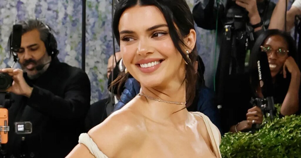 Kendall Jenner Uses This Neck and Jawline Cream Post-Workout Kendall Jenner Uses This Neck and Jawline Cream Post-Workout