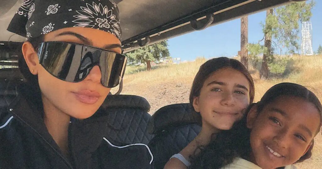 Kim Kardashian Shares Rare Photo With Niece Penelope Disick Kim Kardashian Shares Rare Photo With Niece Penelope Disick