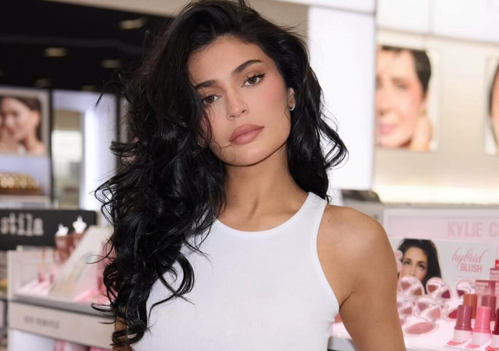 Kylie Jenner Drops ‘July’ and Nearly One Million People Take Notice Kylie Jenner Drops ‘July’ and Nearly One Million People Take Notice