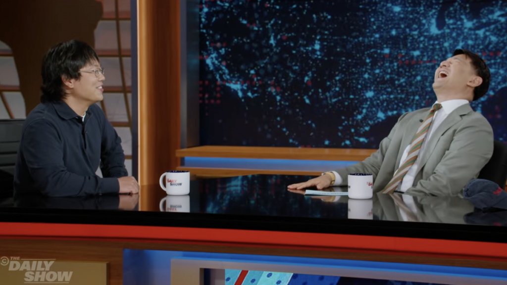 La entrevista de Ronny Chieng en ‘Daily Show’ a Aaron Chen es una delicia – Celebrity Land La entrevista de Ronny Chieng en ‘Daily Show’ a Aaron Chen es una delicia – Celebrity Land