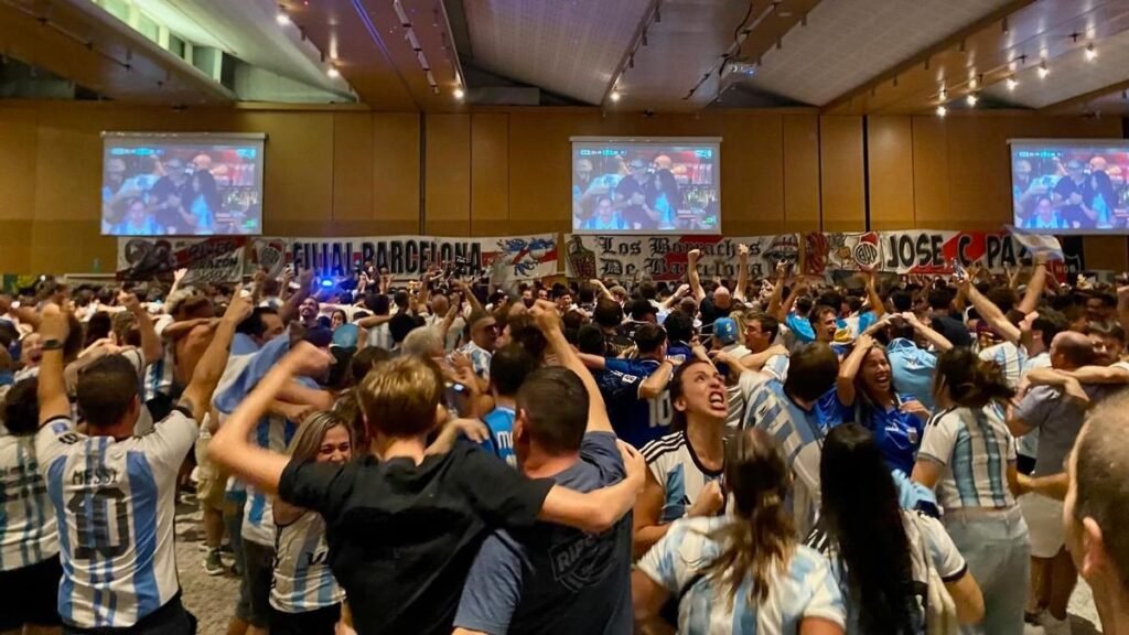 La fiebre por Messi vuelve a Barcelona, convertida ahora en otra capital argentina La fiebre por Messi vuelve a Barcelona, convertida ahora en otra capital argentina