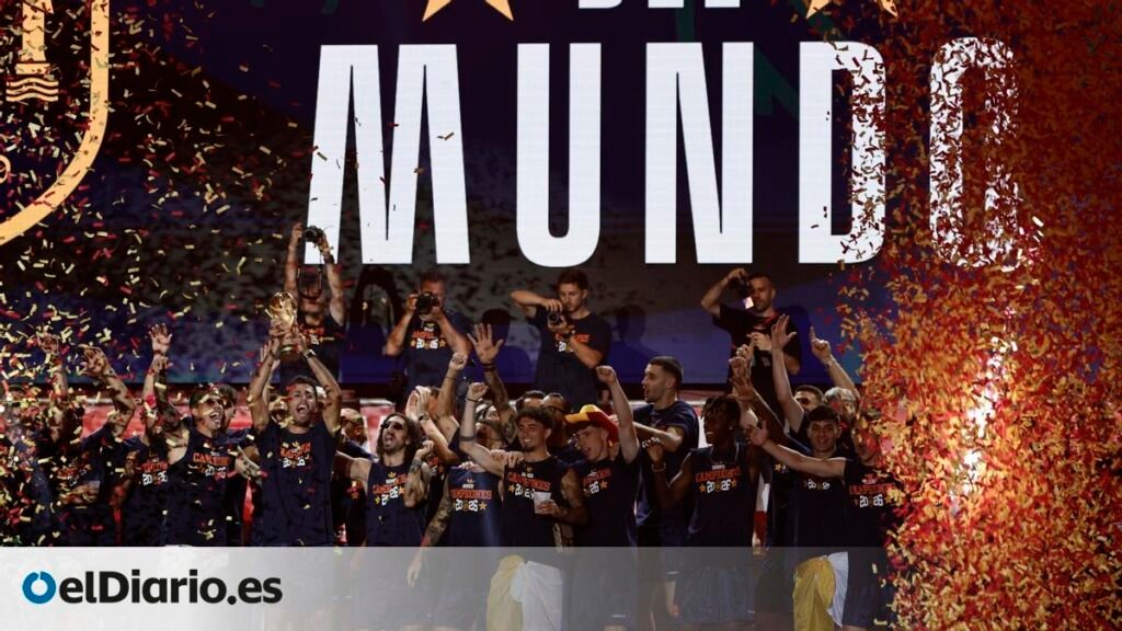 Las superestrellas de la selección española brillan en Cibeles en una celebración a la altura del Mundial Las superestrellas de la selección española brillan en Cibeles en una celebración a la altura del Mundial