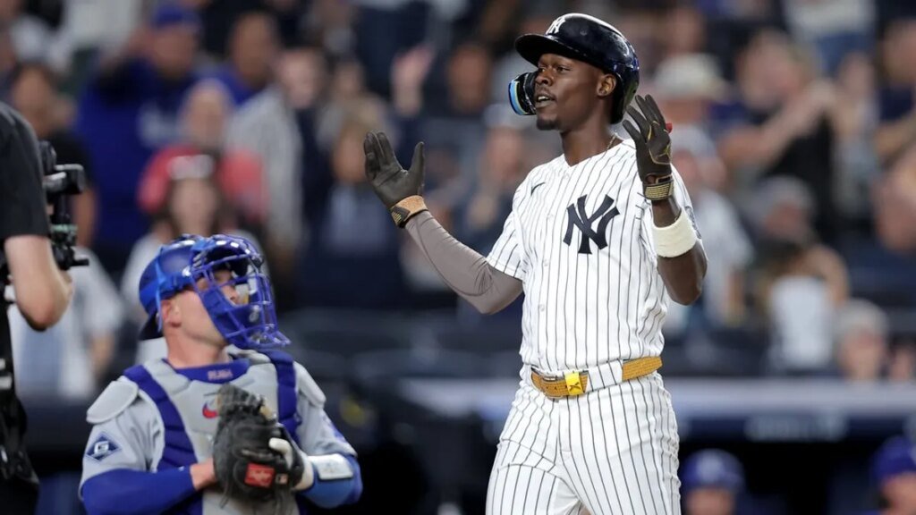 Late homer helps Yankees earn doubleheader split vs. Dodgers Late homer helps Yankees earn doubleheader split vs. Dodgers
