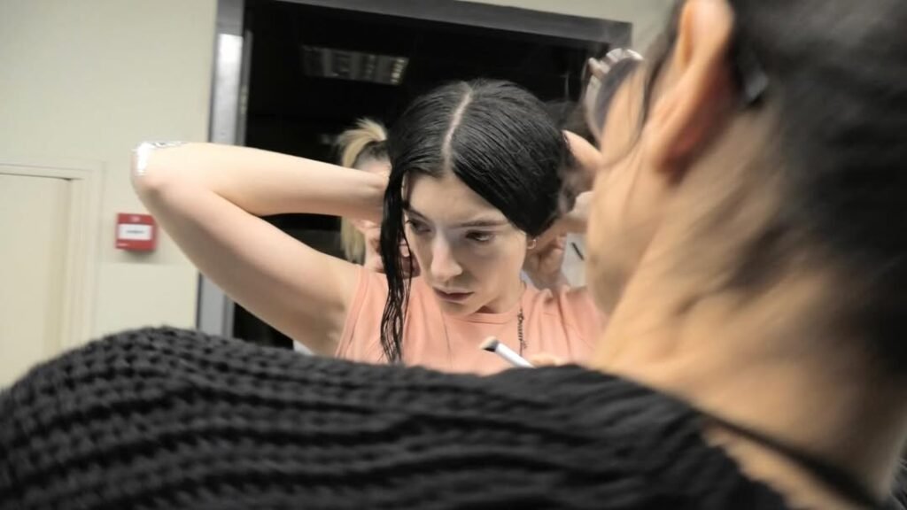 Lorde’s Rainstorm Mountaintop Concert Turned Into Something She Never Wants to Forget Lorde’s Rainstorm Mountaintop Concert Turned Into Something She Never Wants to Forget