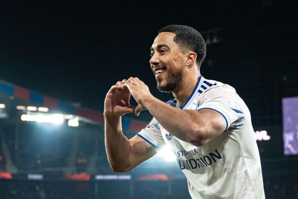 Manchester United in talks to sign Youri Tielemans from Aston Villa Manchester United in talks to sign Youri Tielemans from Aston Villa