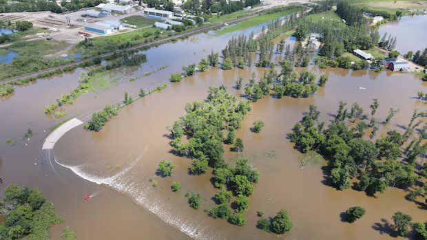 Manitoba flood assistance includes special recovery program, $500 cheques, charitable donations Manitoba flood assistance includes special recovery program, $500 cheques, charitable donations