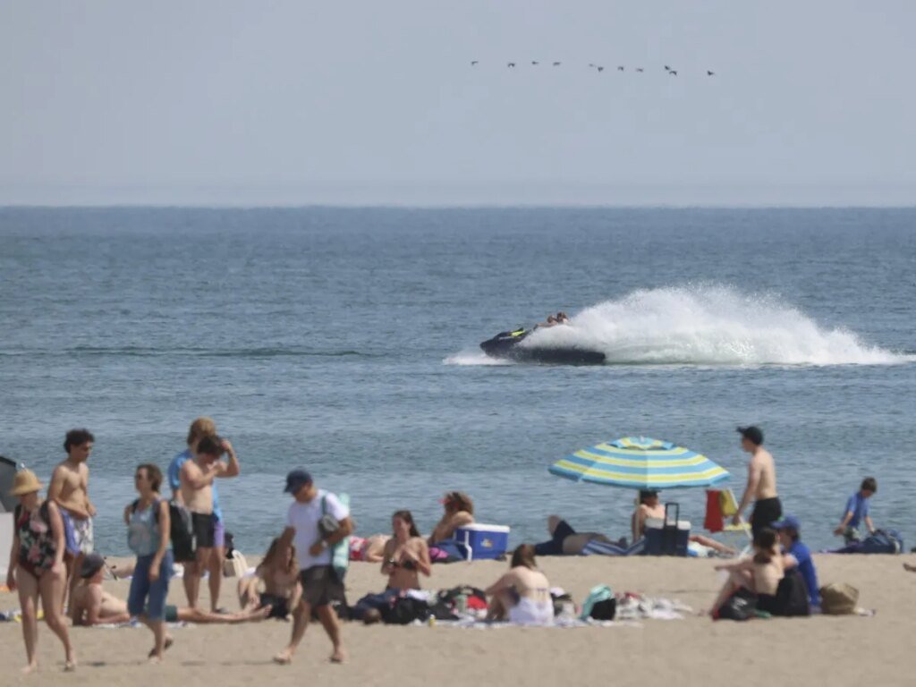 Map shows hot weather warnings across Canada