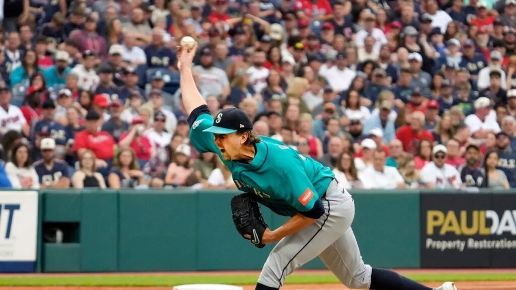 Mariners jump back on piggyback in matchup with Blue Jays