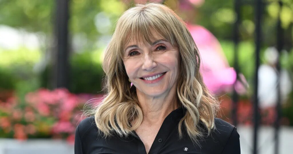 Mary Steenburgen’s Summer Pants Style Flatters Women Over 50 Mary Steenburgen's Summer Pants Style Flatters Women Over 50