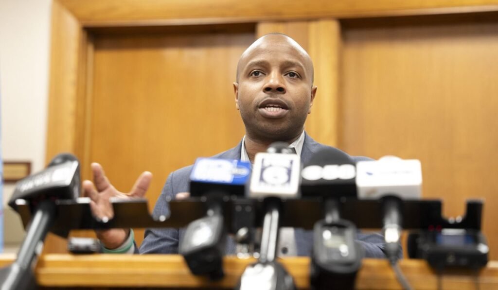 Milwaukee mayor ‘doth protest too much’ about 2020 election fraud probe Milwaukee mayor ‘doth protest too much’ about 2020 election fraud probe