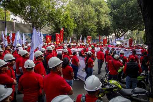 Mineros protestan en CDMX; hoy se define día de reunión en la Secretaría de Gobernación Mineros protestan en CDMX; hoy se define día de reunión en la Secretaría de Gobernación