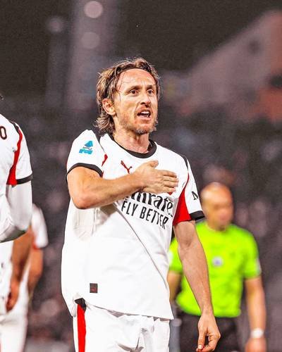Modric renueva con el Milán Modric renueva con el Milán