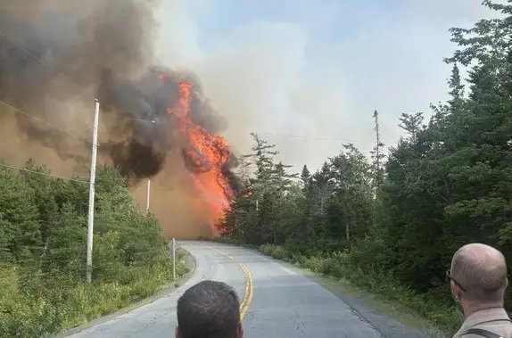 N.S. crews continue battling out-of-control wildfire northeast of Halifax – Halifax N.S. crews continue battling out-of-control wildfire northeast of Halifax - Halifax