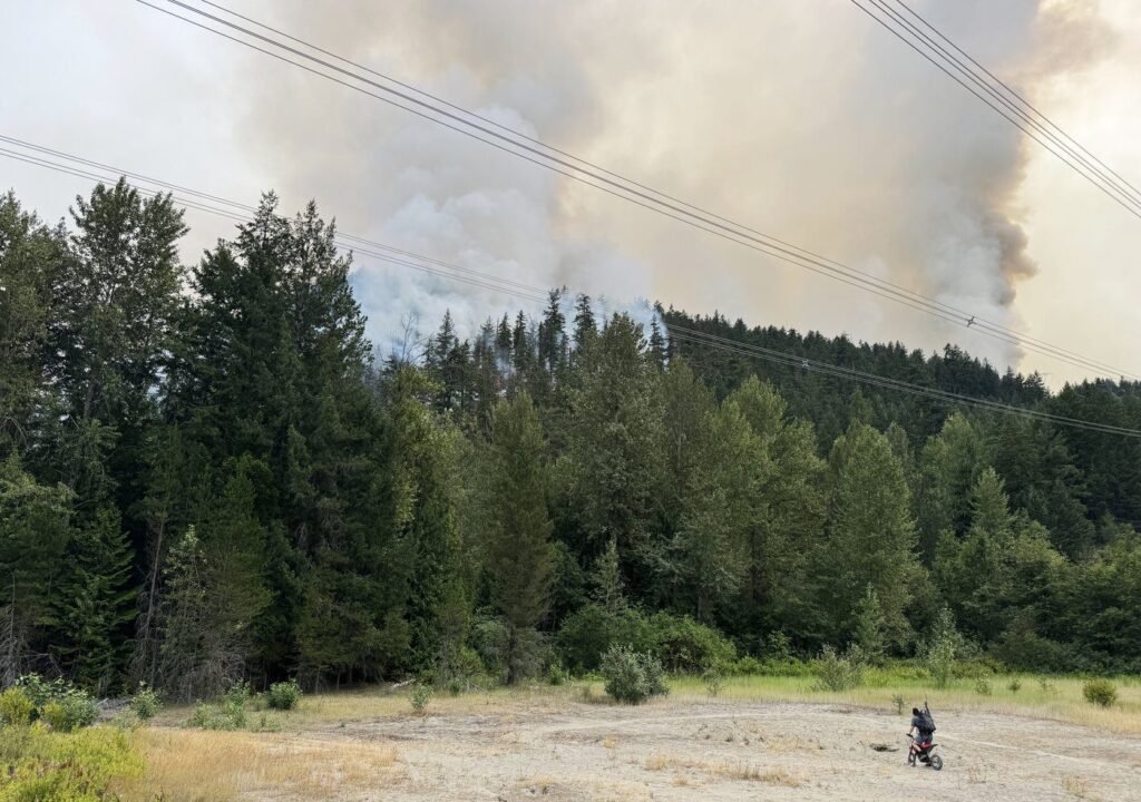 Nervous times in Pemberton, B.C., as residents watch fire fight from their backyards Nervous times in Pemberton, B.C., as residents watch fire fight from their backyards