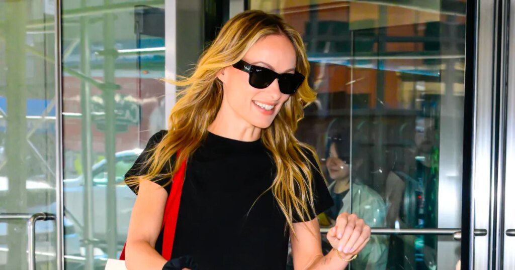 Olivia Wilde’s Flowy Pants Elevate T-Shirts — The Look on Amazon Olivia Wilde's Flowy Pants Elevate T-Shirts — The Look on Amazon