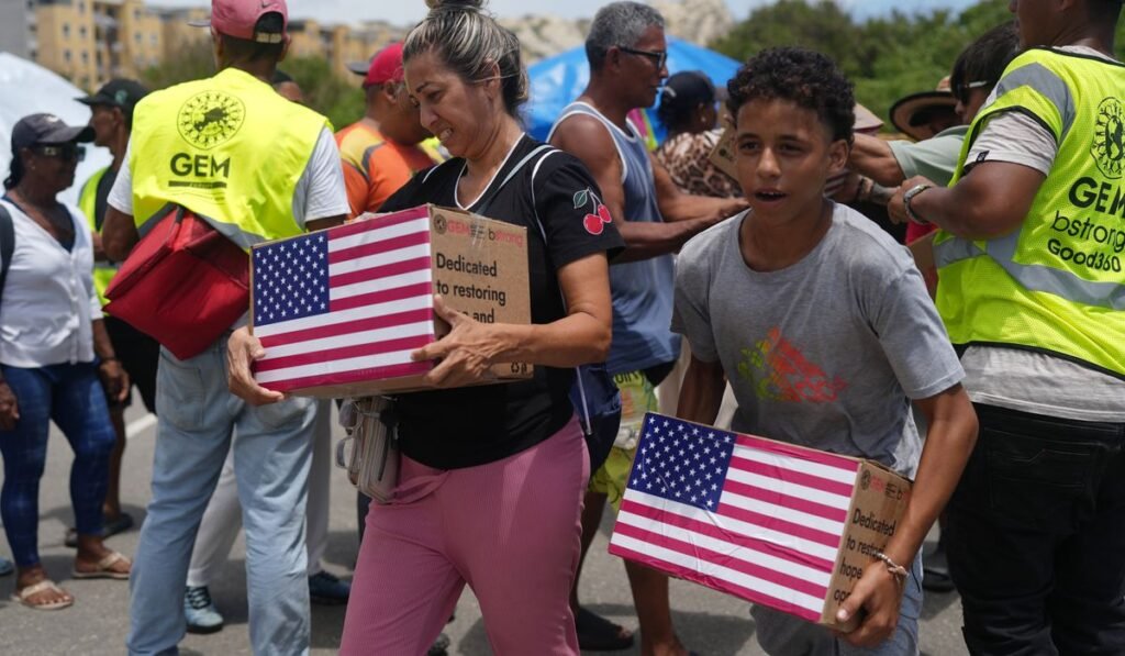 On La Guaira’s beaches, Venezuela quake survivors improvise showers and toilets amid water shortages On La Guaira’s beaches, Venezuela quake survivors improvise showers and toilets amid water shortages