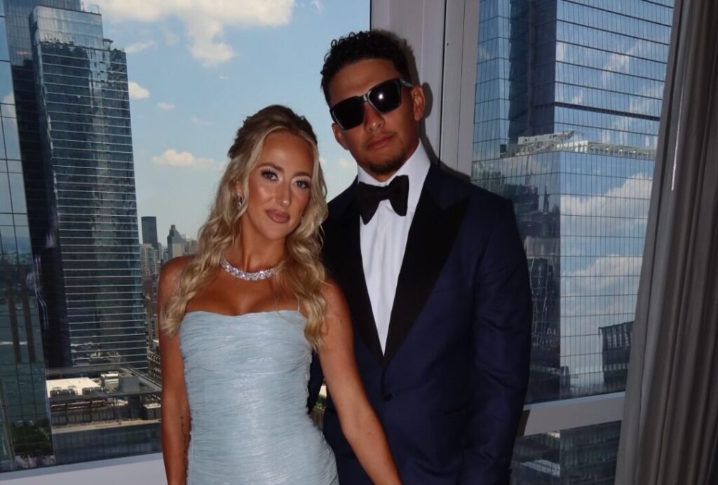 One White Heart from Patrick Mahomes Draws 241K Likes and Zero Answers