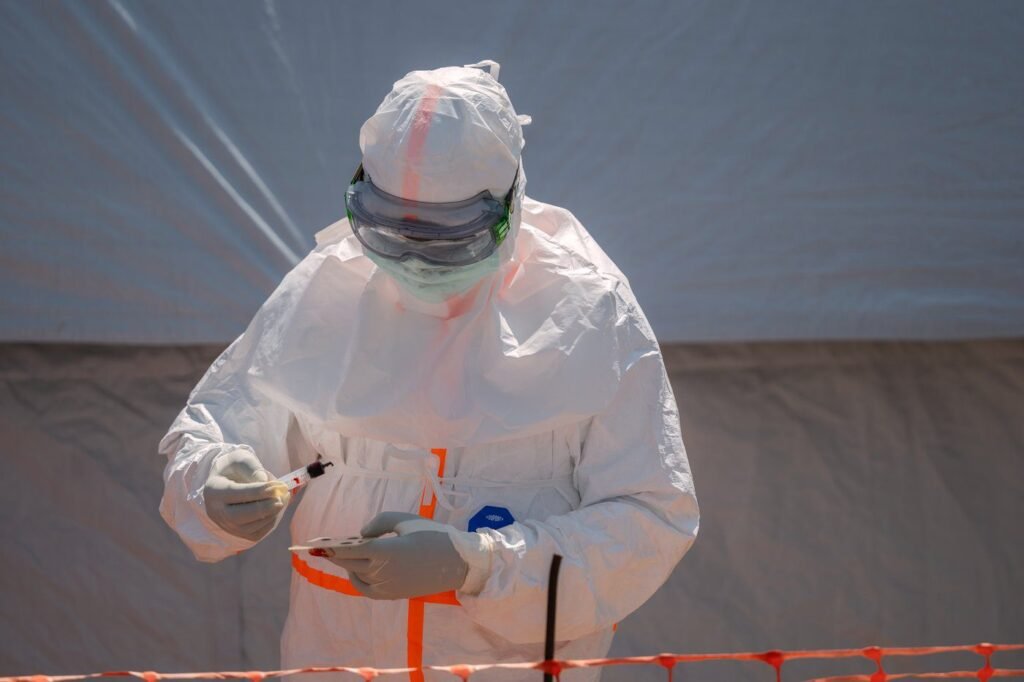 Ottawa to temporarily ban foreign nationals travelling from Congo over Ebola risk Ottawa to temporarily ban foreign nationals travelling from Congo over Ebola risk