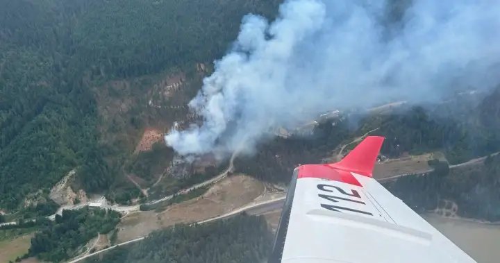 Out-of-control wildfire forces evacuation in B.C.’s Fraser Valley Out-of-control wildfire forces evacuation in B.C.’s Fraser Valley