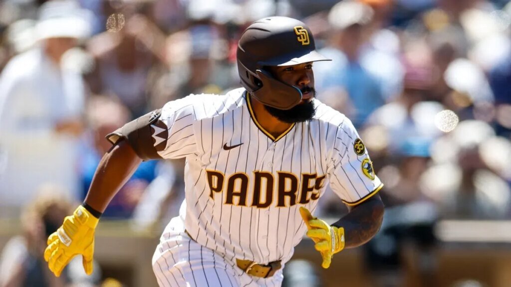 Padres win 5th straight, complete sweep of Rockies
