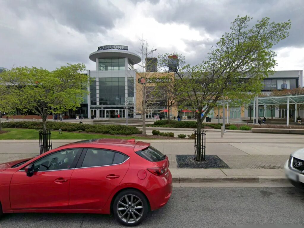 Peel cop docked 15 days' pay after leaving gun in mall change room
