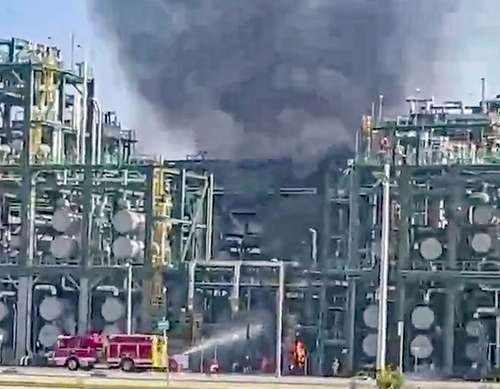 Pemex atiende incendio en Dos Bocas Pemex atiende incendio en Dos Bocas