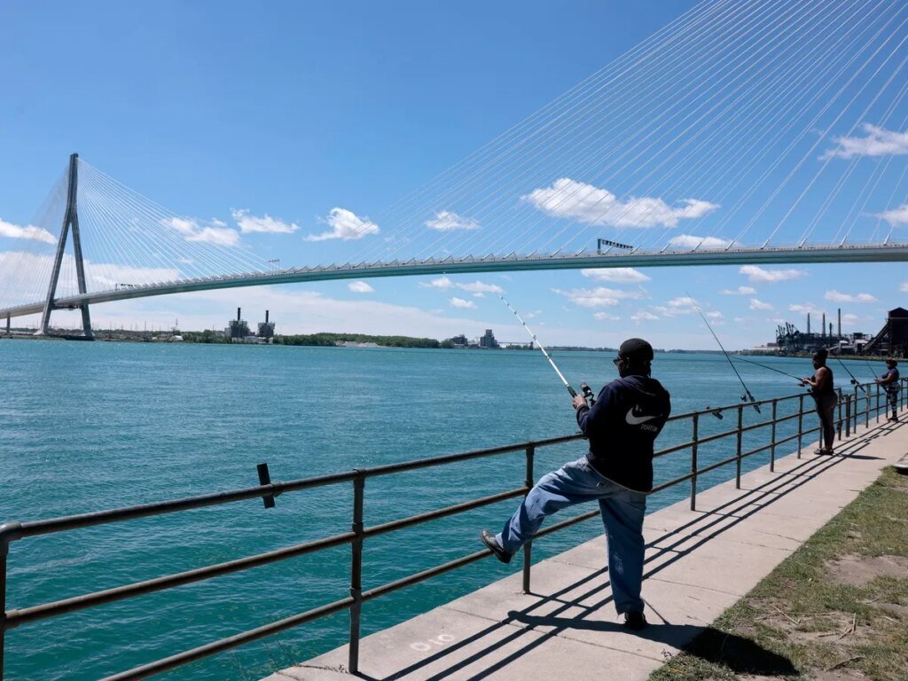Poilievre calls out PM's 'contradictions' on Gordie Howe Bridge deal