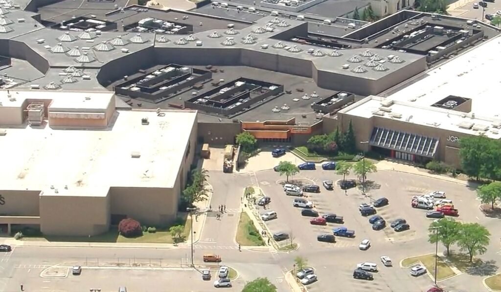 Police investigate a shopping mall shooting that left 2 dead in suburban Detroit Police investigate a shopping mall shooting that left 2 dead in suburban Detroit