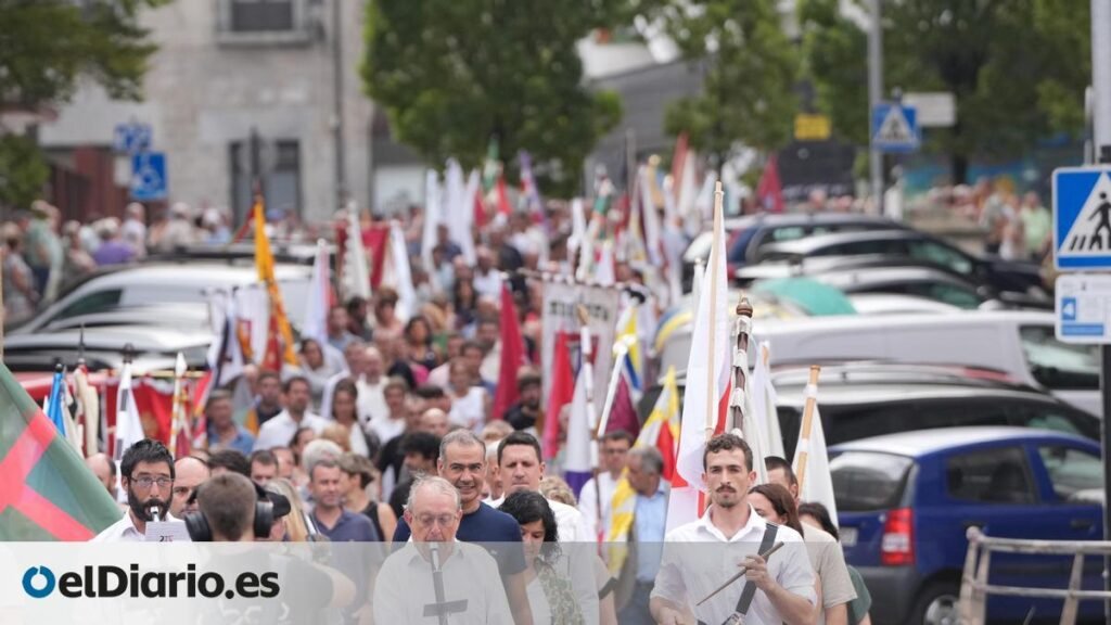 Políticos del PNV y EH Bildu de 180 municipios se unen en Bergara para reclamar “soberanía y derecho a decidir” Políticos del PNV y EH Bildu de 180 municipios se unen en Bergara para reclamar "soberanía y derecho a decidir"