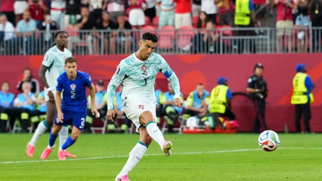 Portugal score late winner, then see Croatia's tying goal waved off