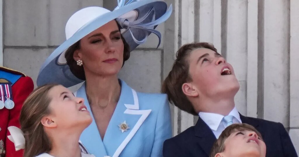 Prince George Eye-Level With Mom Kate Middleton in New Pics