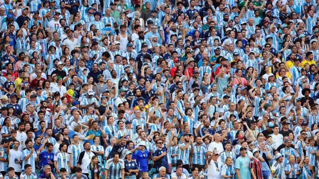 Pro-Argentina crowd helps spur dramatic win over Cape Verde