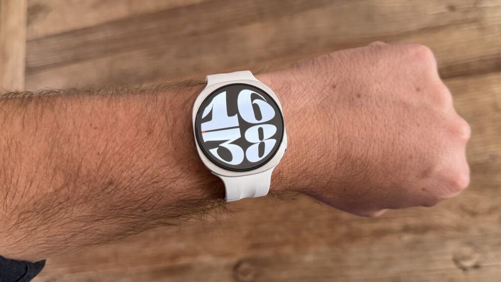 Probamos el Galaxy Watch9, el ligerísimo reloj de Samsung que te olvidas que llevas puesto y quiere mejorar tu salud Probamos el Galaxy Watch9, el ligerísimo reloj de Samsung que te olvidas que llevas puesto y quiere mejorar tu salud