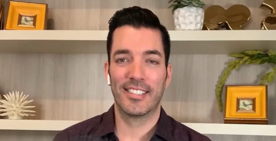 ‘Property Brothers’ Fans React To Jonathan Scott’s Season 1 Pics 'Property Brothers' Fans React To Jonathan Scott's Season 1 Pics