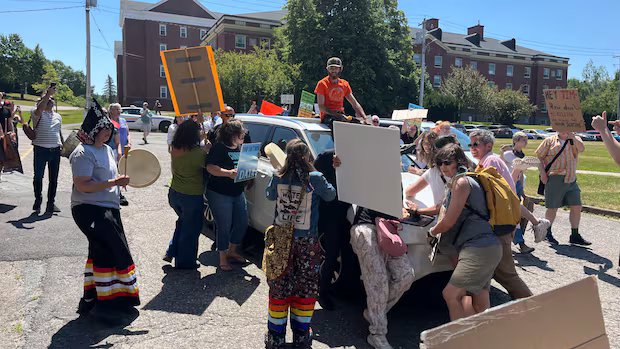 Protesters surround car, smash glass following Tim Houston speech Protesters surround car, smash glass following Tim Houston speech