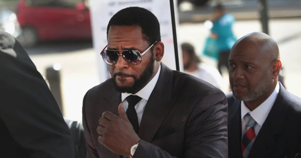 R. Kelly Files for Clemency, Asks Trump to Commute Sentence R. Kelly Files for Clemency, Asks Trump to Commute Sentence