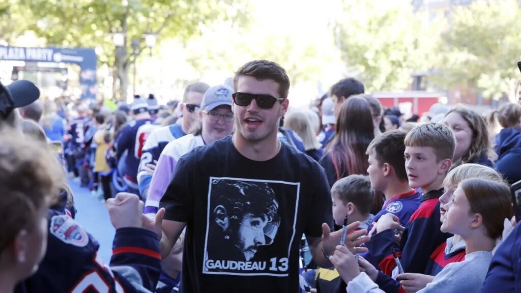 RFA Cole Sillinger signs 3-year deal with Blue Jackets RFA Cole Sillinger signs 3-year deal with Blue Jackets