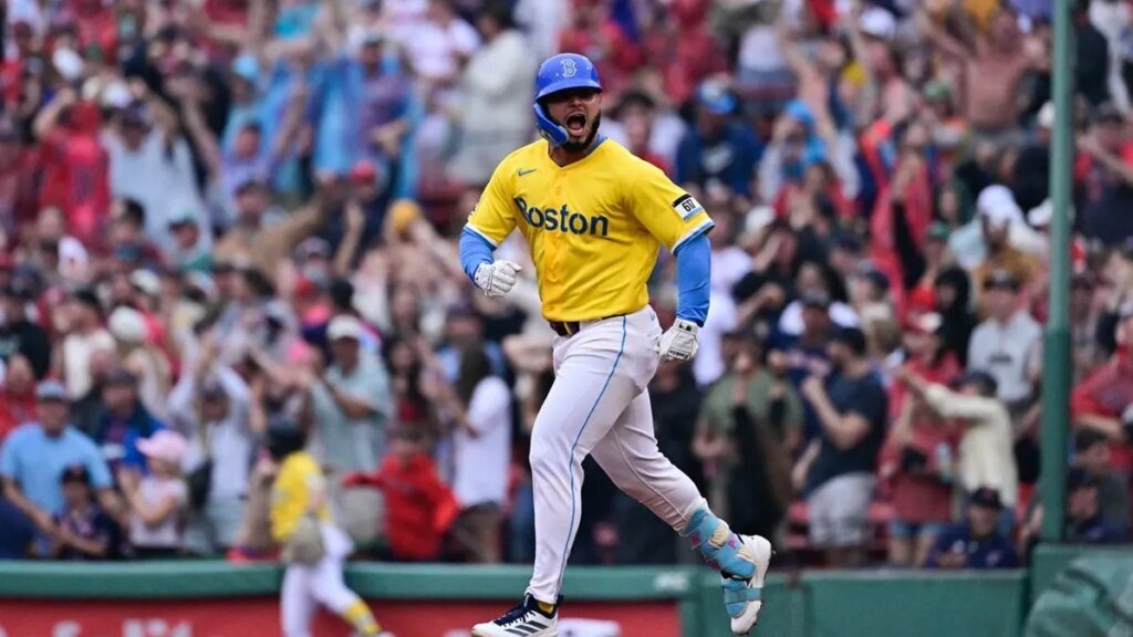 Red Sox rally in 7th to extend win streak to 12 games Red Sox rally in 7th to extend win streak to 12 games
