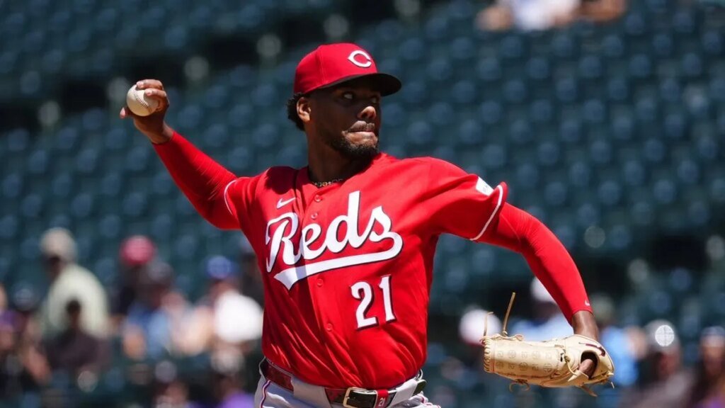 Reds go for series win vs. Cardinals in bid to close NL wild-card gap Reds go for series win vs. Cardinals in bid to close NL wild-card gap