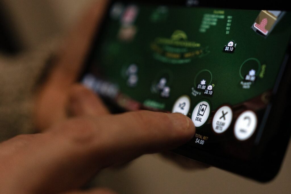 Regulated iGaming market goes live in Alberta, government aims to box out grey market