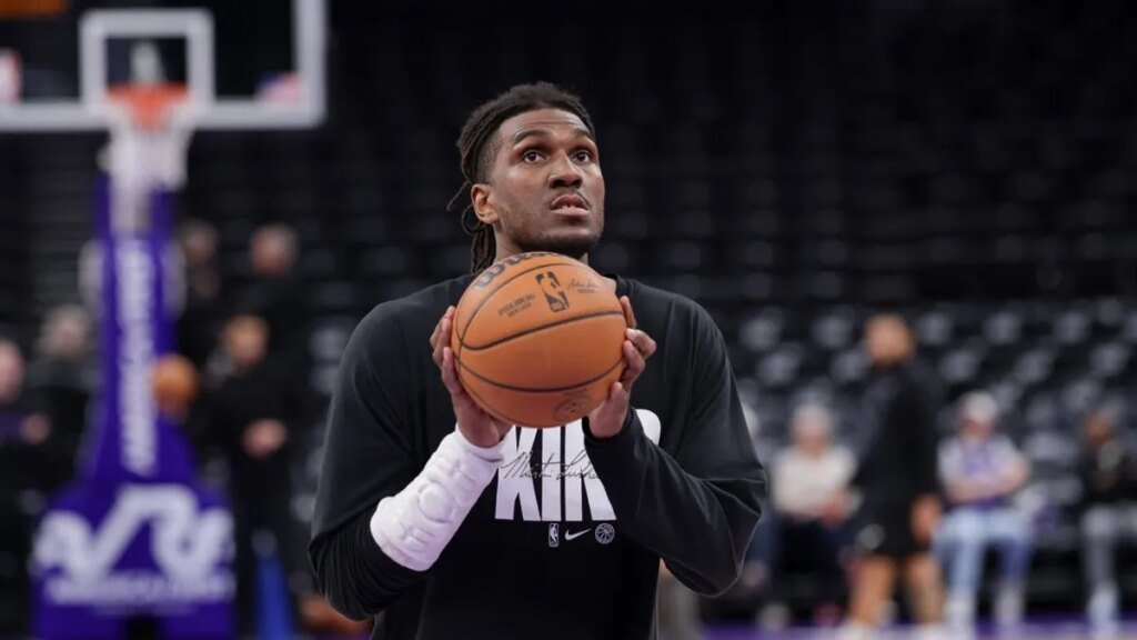 Report: Lakers sign Kevon Looney, remain interested in Jonathan Kuminga