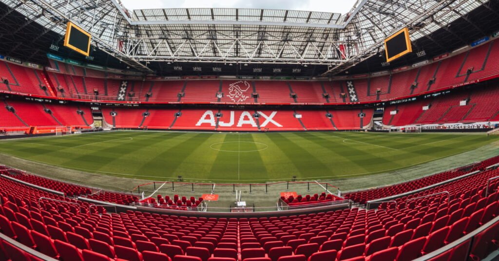 Reports, results, goals as Inter and Napoli win, Nottingham Forest, West Ham and Rangers draw, Ajax beat Burnley and Dybala scores sublime Roma goal