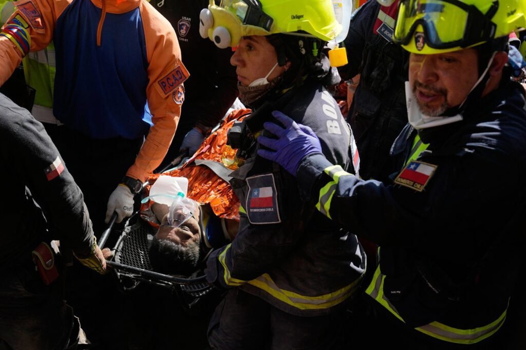 Rescue teams in Venezuela cling to hope as US rebuffs criticisms of government earthquake response Rescue teams in Venezuela cling to hope as US rebuffs criticisms of government earthquake response