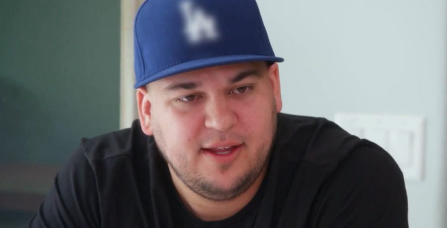 Rob Kardashian Shocks Fans In Family Photo, ‘Happy’ & ‘Healthy’ Rob Kardashian Shocks Fans In Family Photo, 'Happy' & 'Healthy'