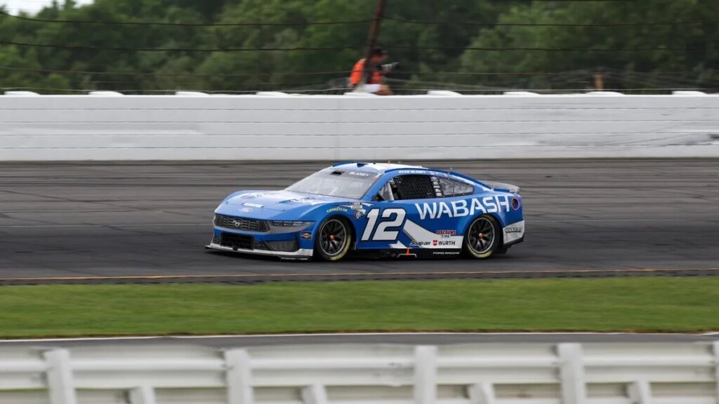Ryan Blaney wins Atlanta pole, leads Team Penske front-row sweep