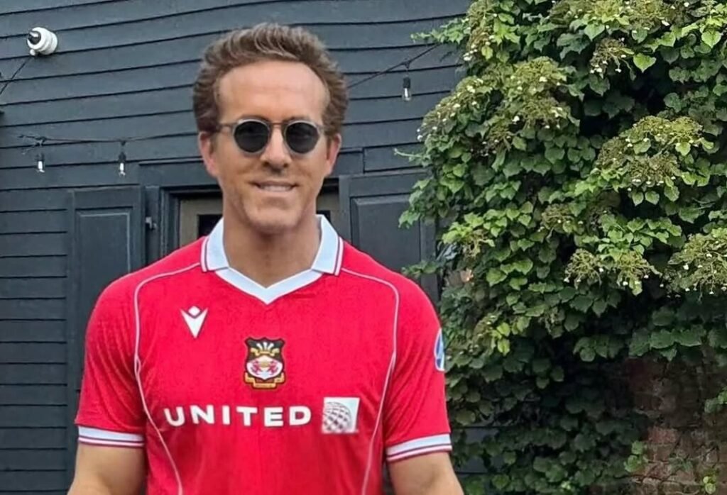 Ryan Reynolds Says ‘I Bowed’ and Offers Absolutely Zero Explanation