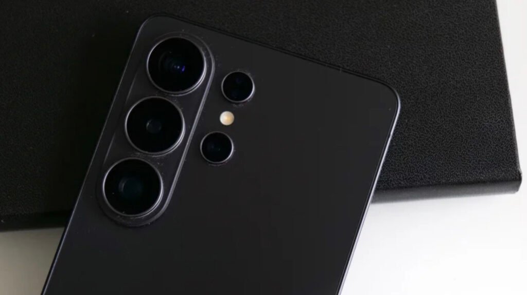 Samsung Isn’t Sure Why Some Galaxy S26 Ultra Screens Are Turning Red Samsung Isn't Sure Why Some Galaxy S26 Ultra Screens Are Turning Red