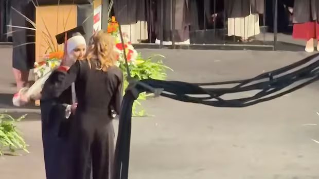 Saskatoon principal, student bombarded with messages after keffiyeh-inspired scarf incident at graduation Saskatoon principal, student bombarded with messages after keffiyeh-inspired scarf incident at graduation